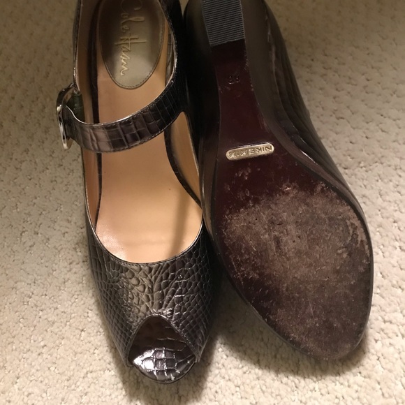 Dressy gold/bronze metallic wedges - Picture 3 of 3